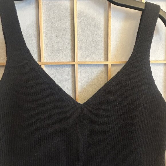 Old Navy Black V-Neck Thick Rib-Knit Sweater Tank Top Women Sz. M - Picture 3 of 8